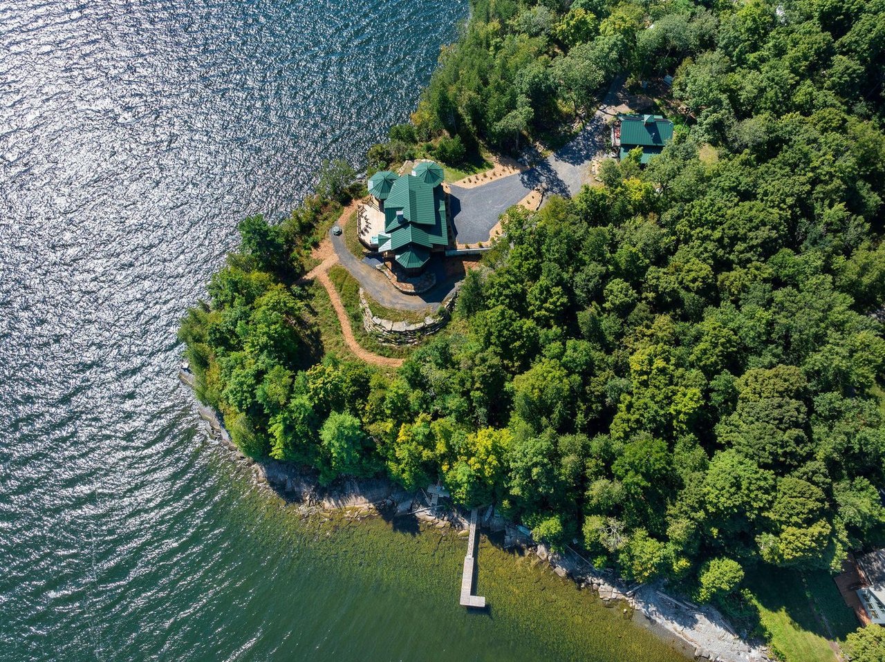 2226 Lake Shore Road