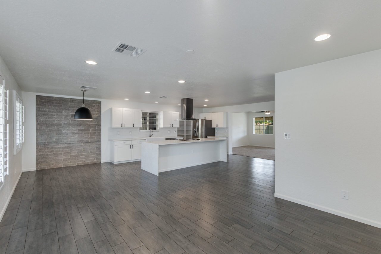 821 E Cavalier Dr.