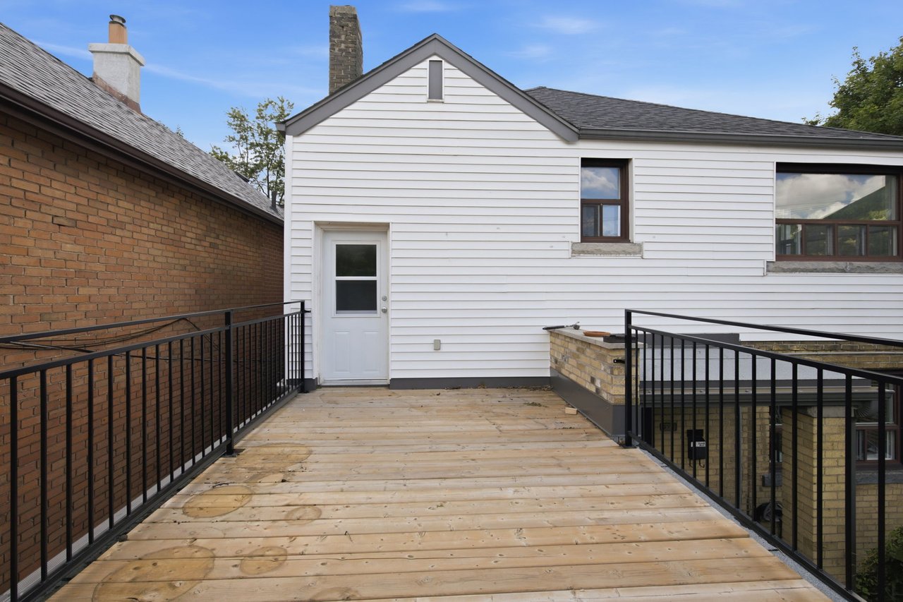 676 Beresford Ave, Upper