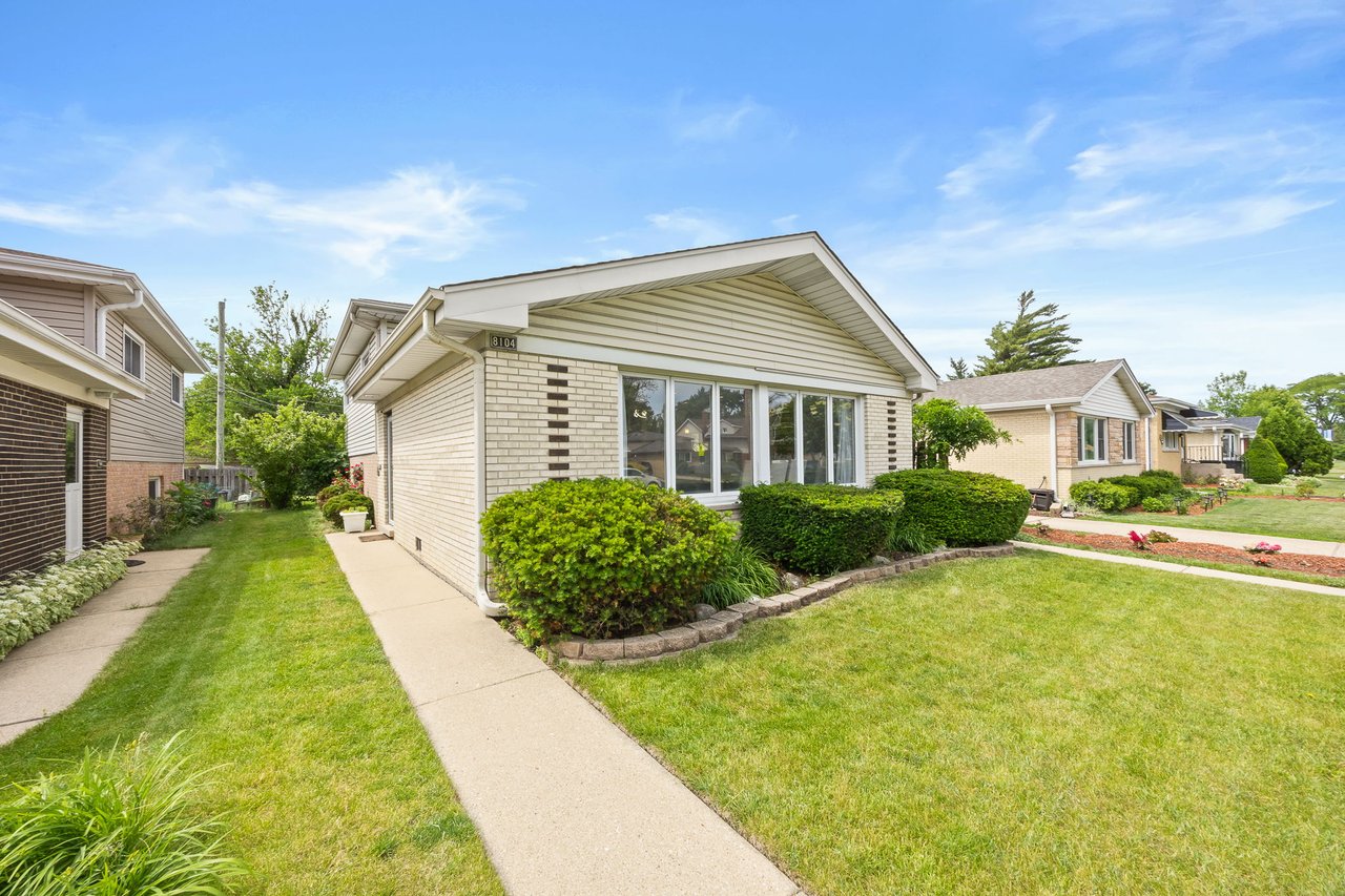 8104 Gross Point Rd