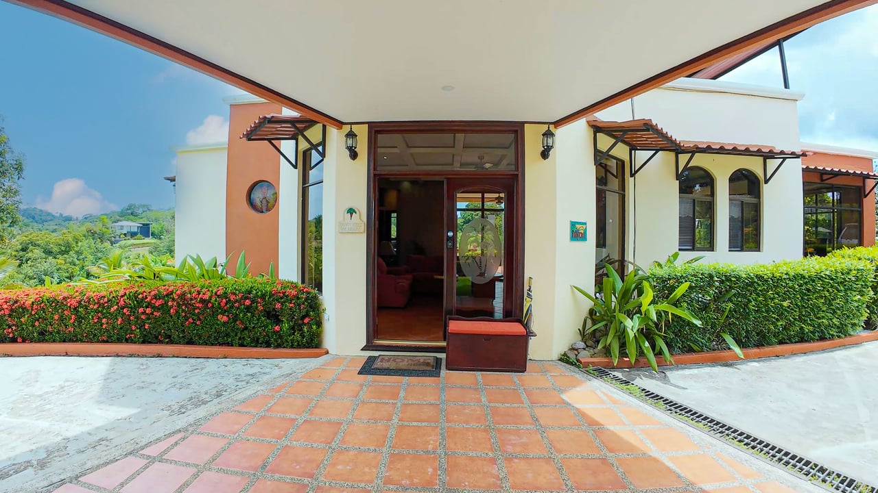 Tropical Estate in Gated Community near Quepos