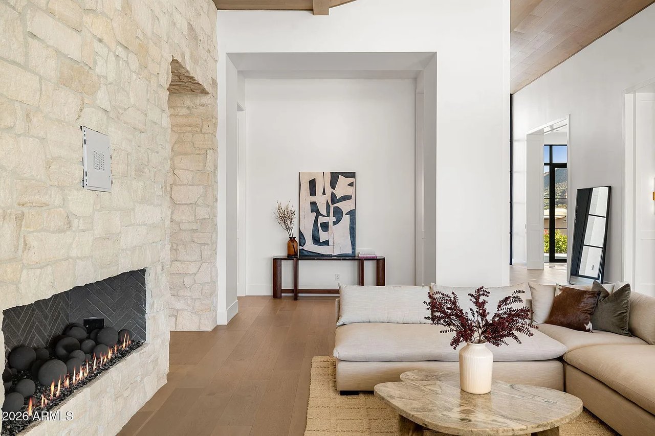 4534 E PEBBLE RIDGE Road