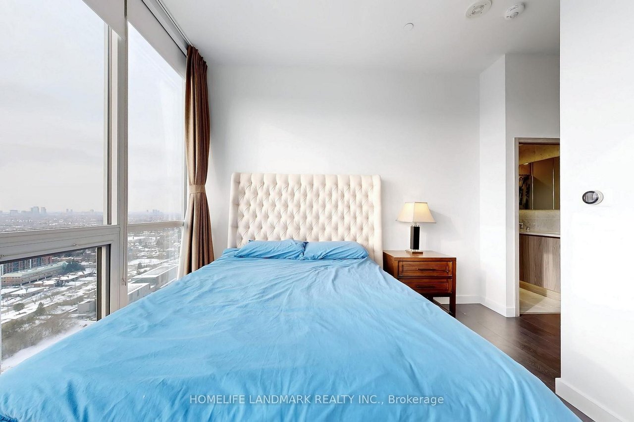 NORTH YORK'S PRESTIGIOUS COMMUNITY PENTHOUSE