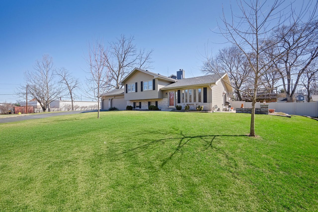 27W015 Manchester Rd, Winfield IL – Updated Home with Forest Preserve Views and 3-Car Garage