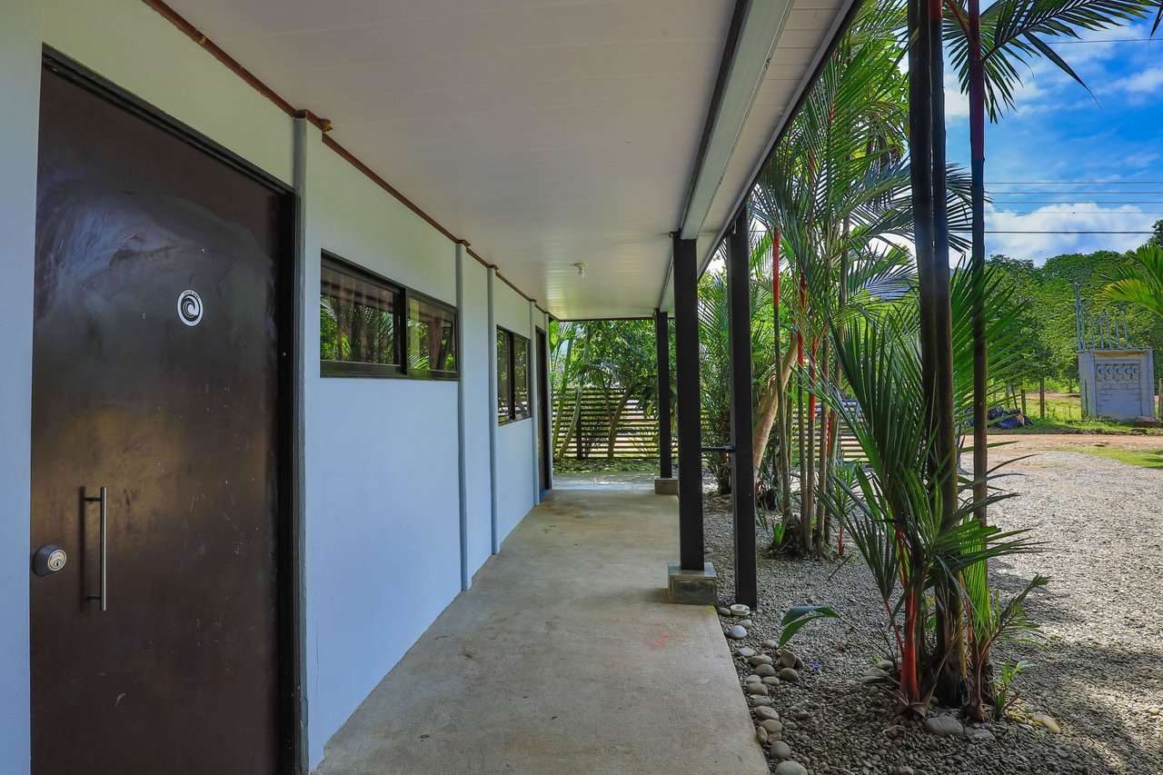 Apartment Hotel with Owners Suite, Fantastic Oportunity for Hostel in Uvita 