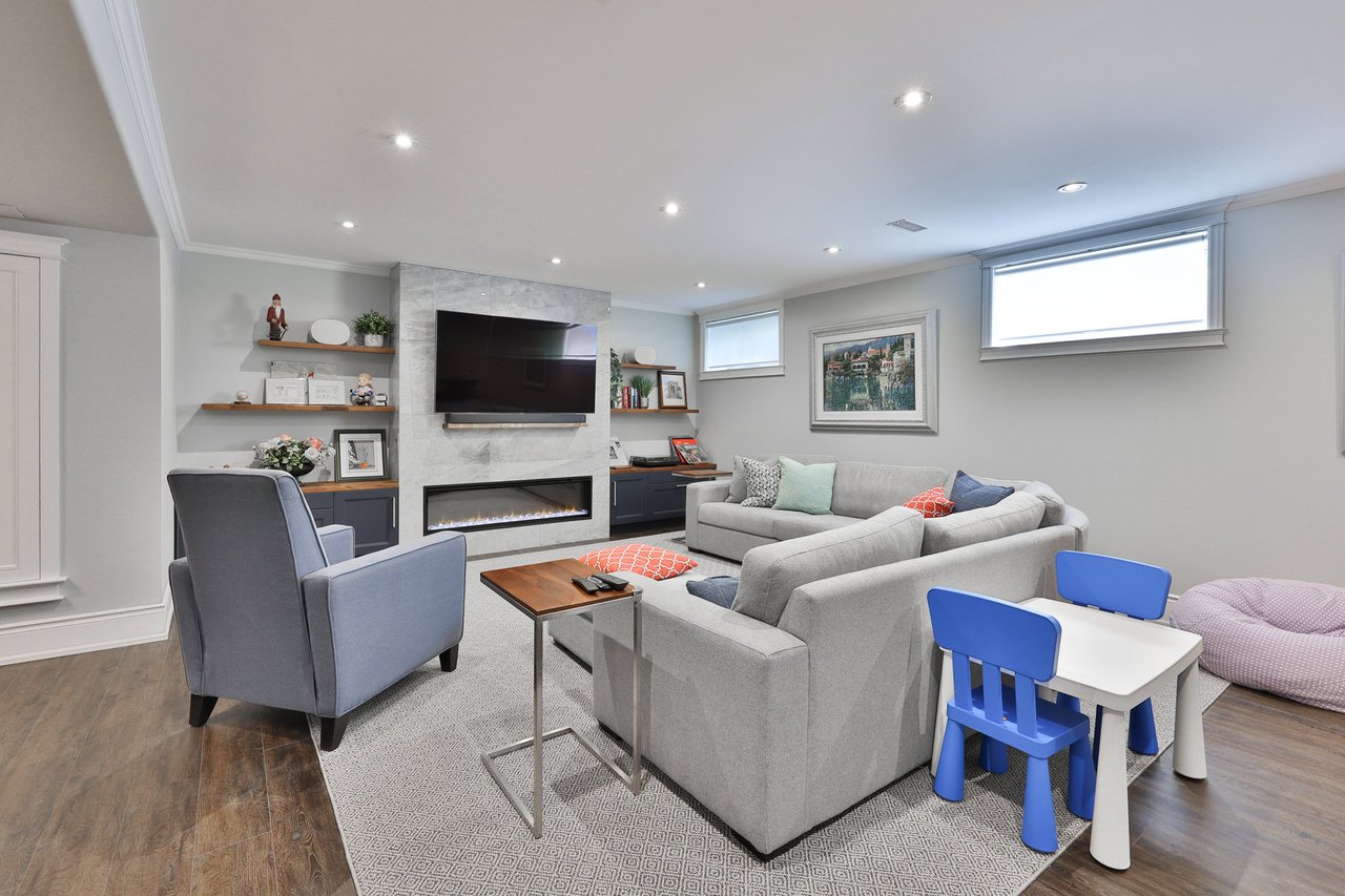 1277 Woodeden Dr