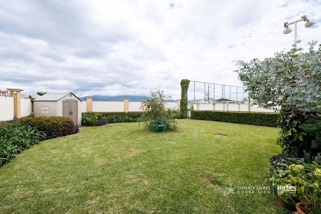 21560 - Casa Grand Court | Residence with Tennis Court in Moravia