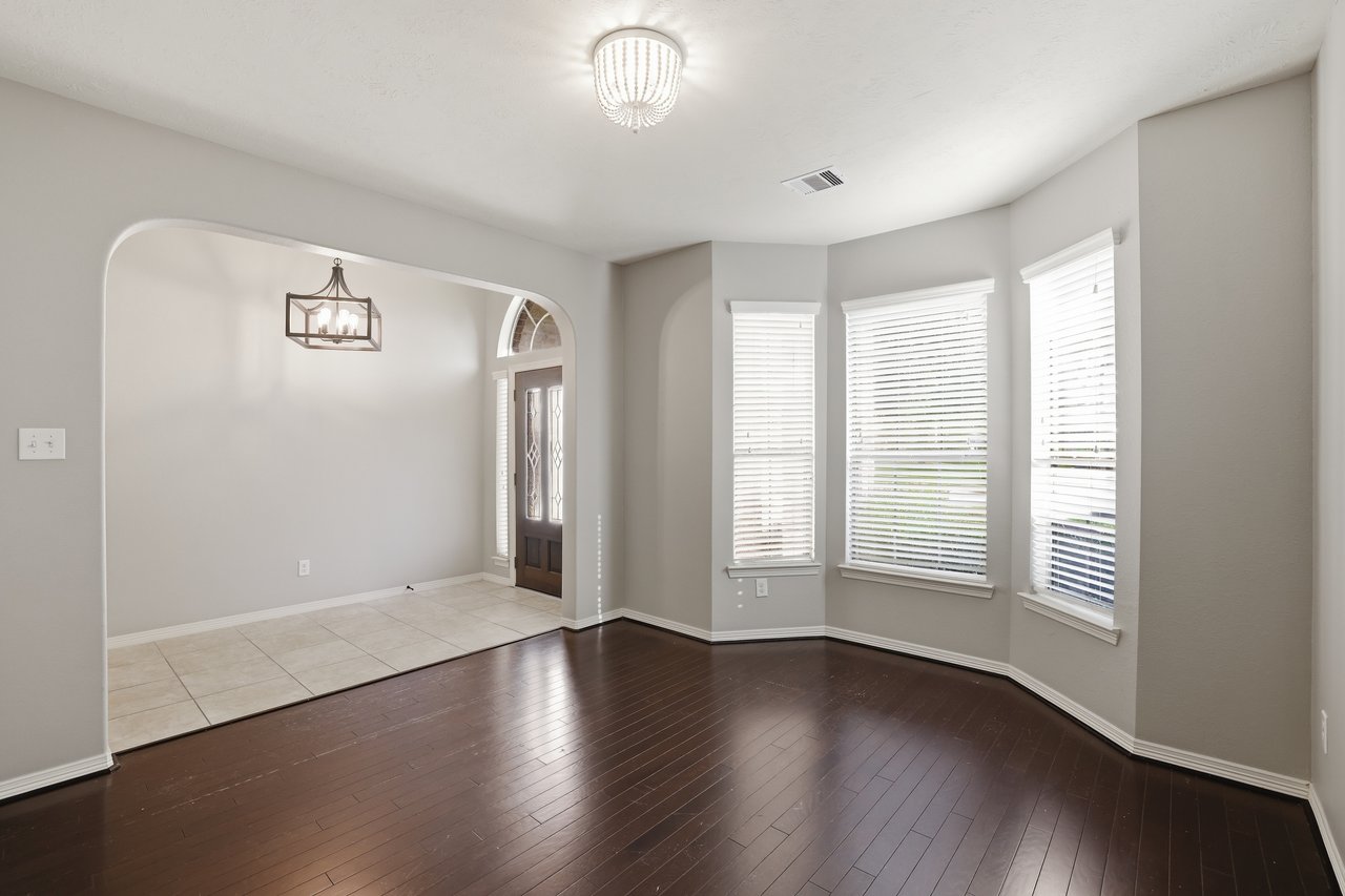 2412 Via Montesano