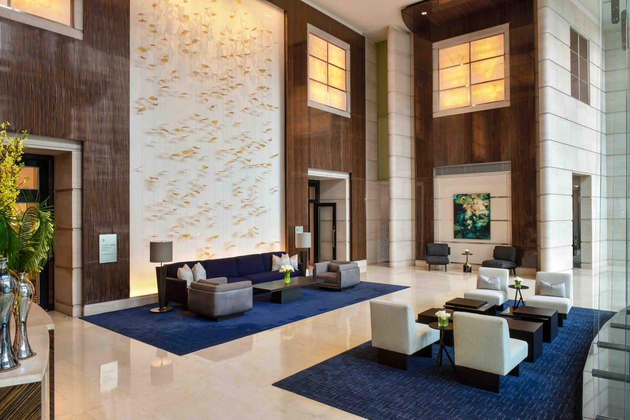 401 N Wabash Ave photo of amenities-lobby 