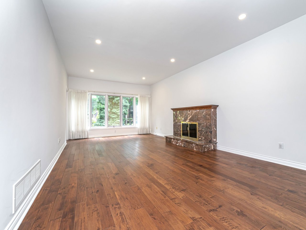 10 Edmund Crescent