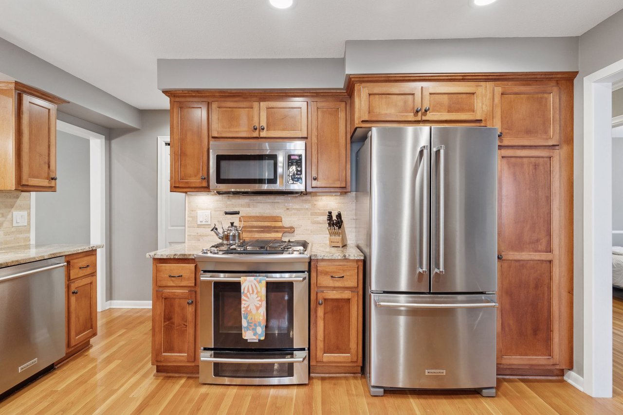 *PENDING* 4516 Vandervork Ave, Edina