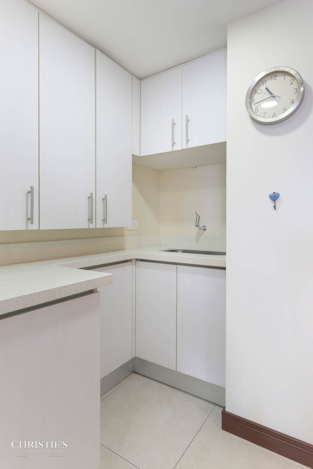 Modern 2-Bedroom Condo with Mountain Views in Barrio Escalante