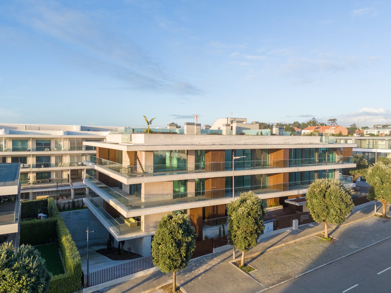 Luxurious 4-Bedroom Sea-View Apartment with Expansive Terrace and Parking in Vila Nova de Gaia