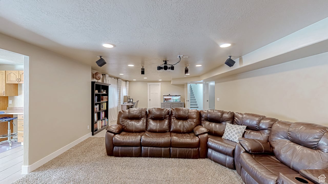 918 S River Ridge Ln