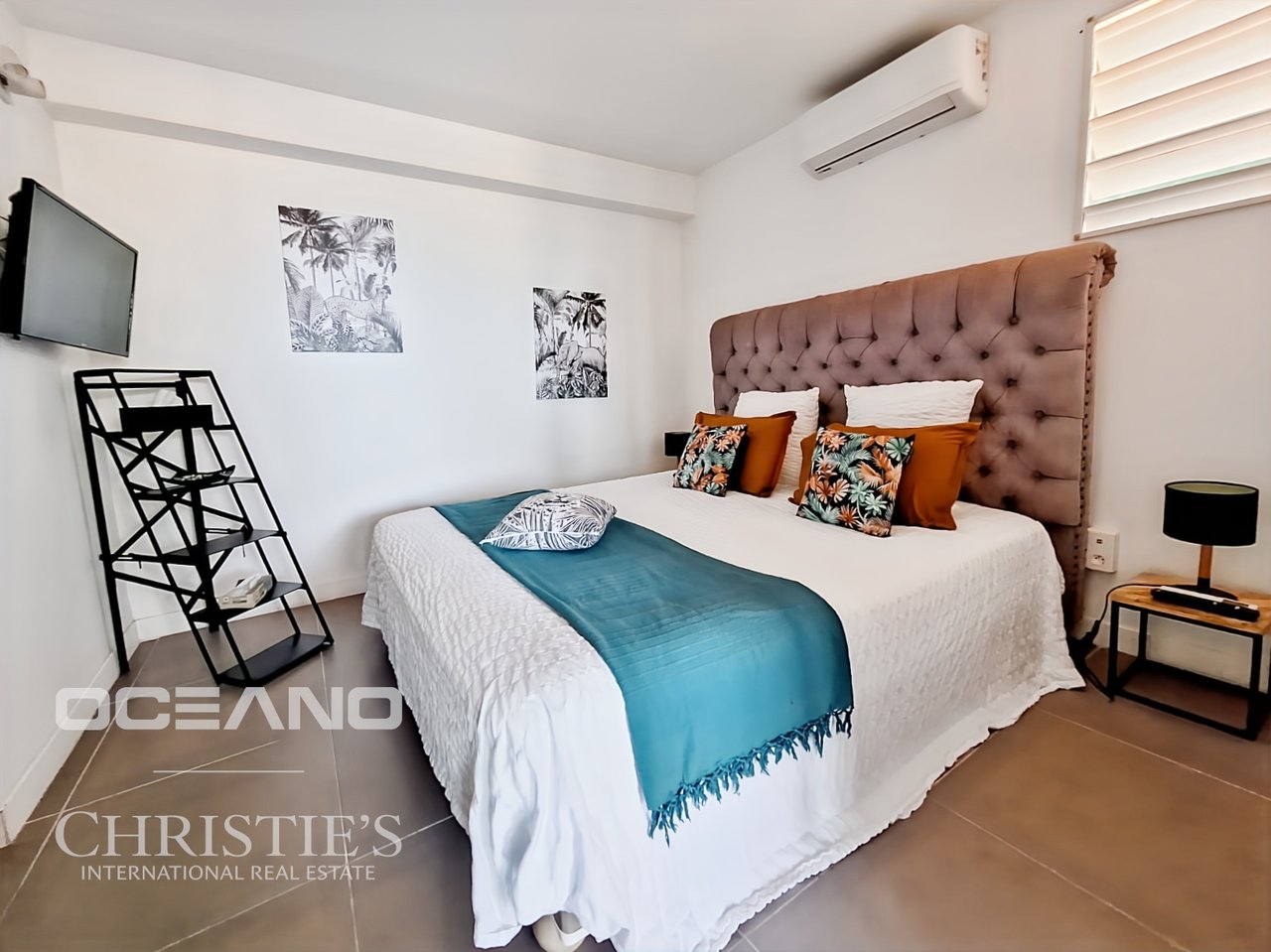 Sea View Villa + 2 Bedroom Apartment – Sought-After Area