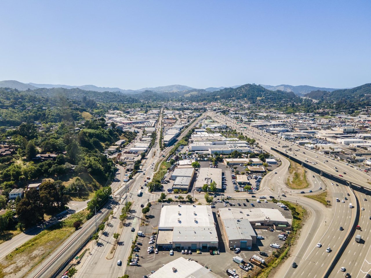 Retail Building For Lease 