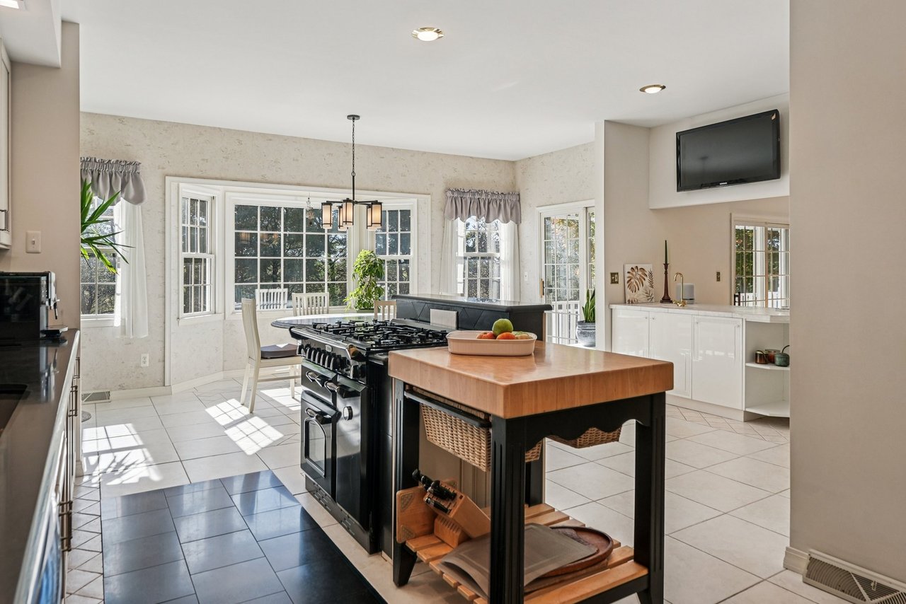 Hilltop Luxury with Endless Views