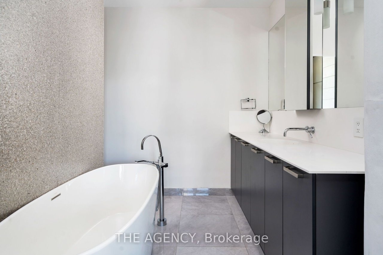 KING WEST LUXURY 