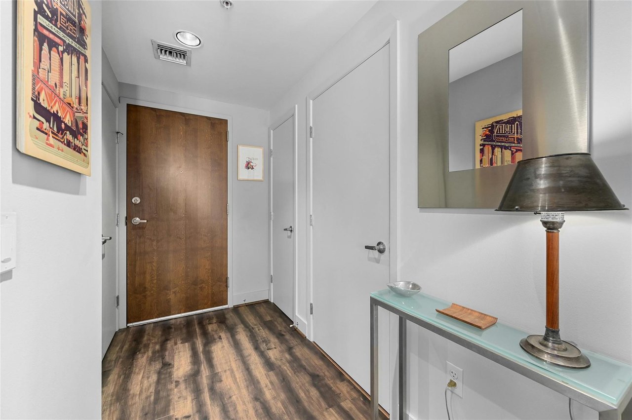 300 Bowie St APT 702