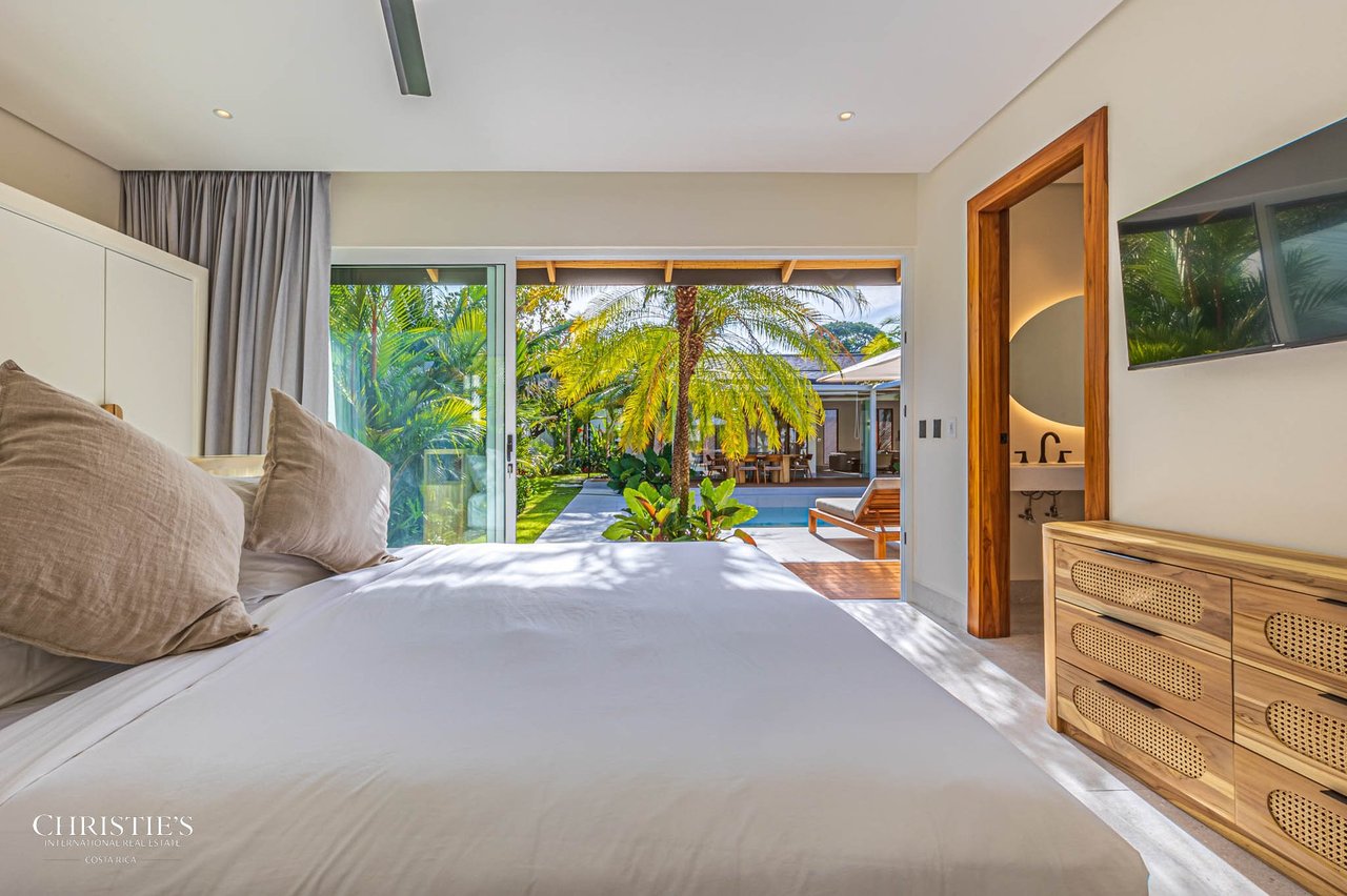 Casa Ohana – Comtemporary Luxury Villa, Steps from the Beach