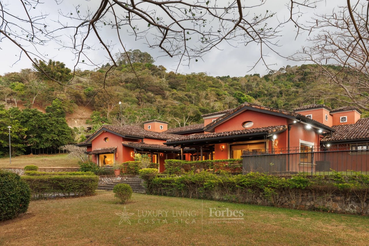 19759 - Architectural Hacienda Style Luxury Villa inTranquil Natural Oasis