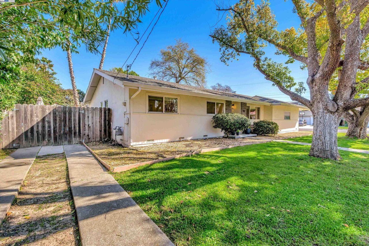 926 Amhurst Ct