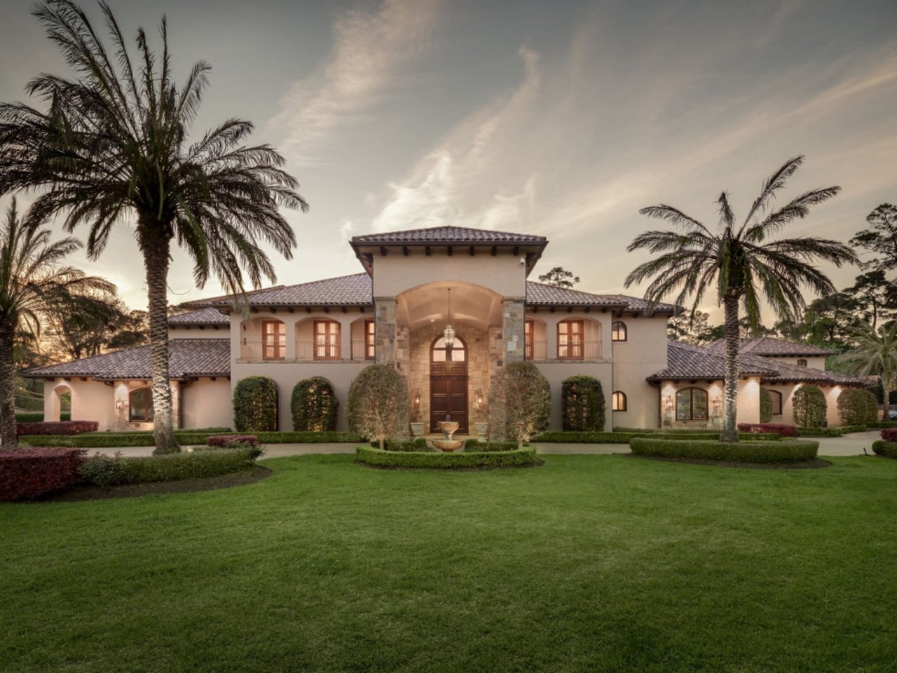 Former NFL Player’s Houston Mansion Hits the Market for $8.45 Million