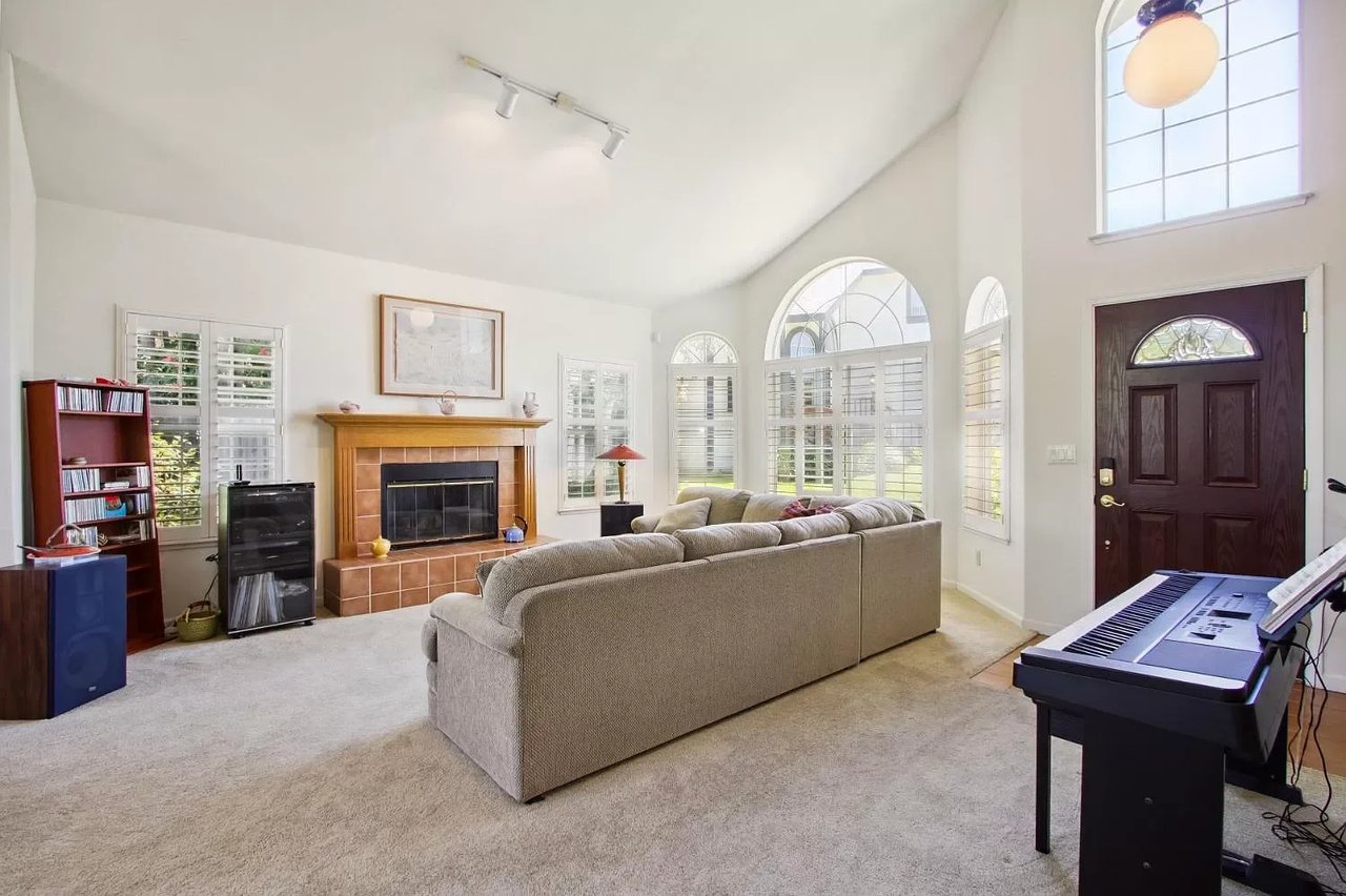 3861 Robie Lee Way