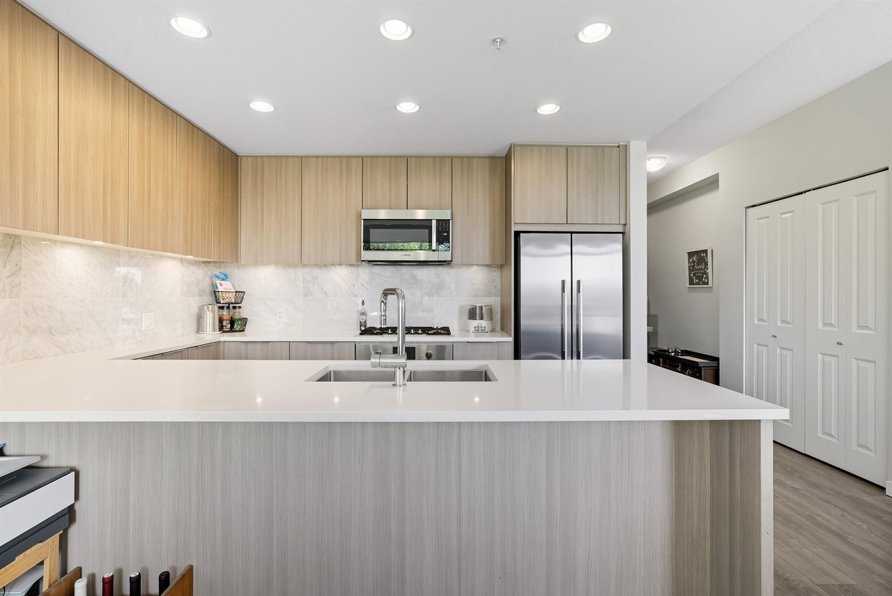 207-3289 Riverwalk Ave
