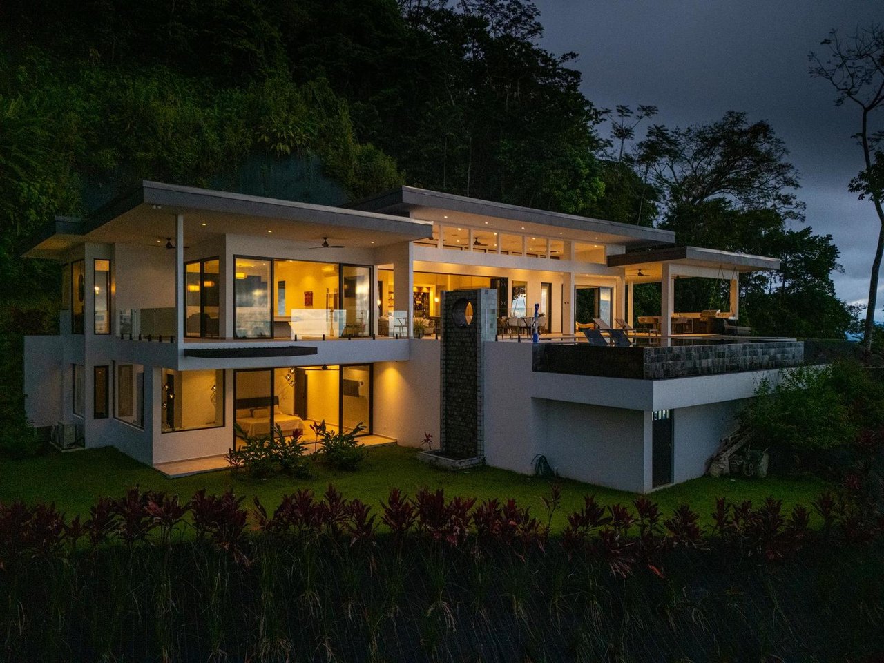 Private Solar Powered Ocean View Villa, Ojochal, Puntarenas