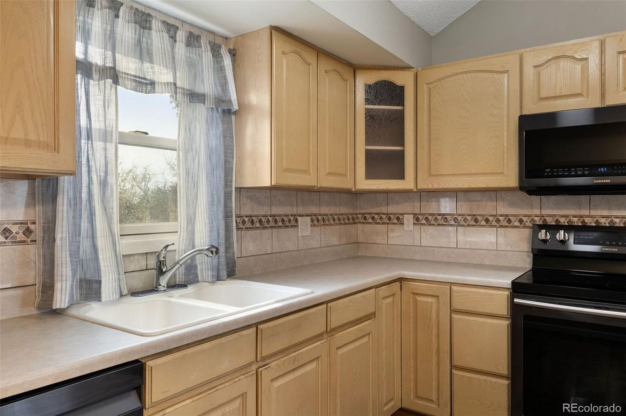 9911 Perry Ct