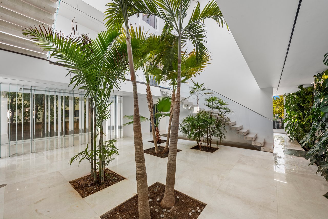 Mansion on N Venetian Way