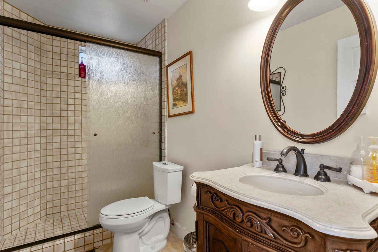 38405 Avenida La Cresta