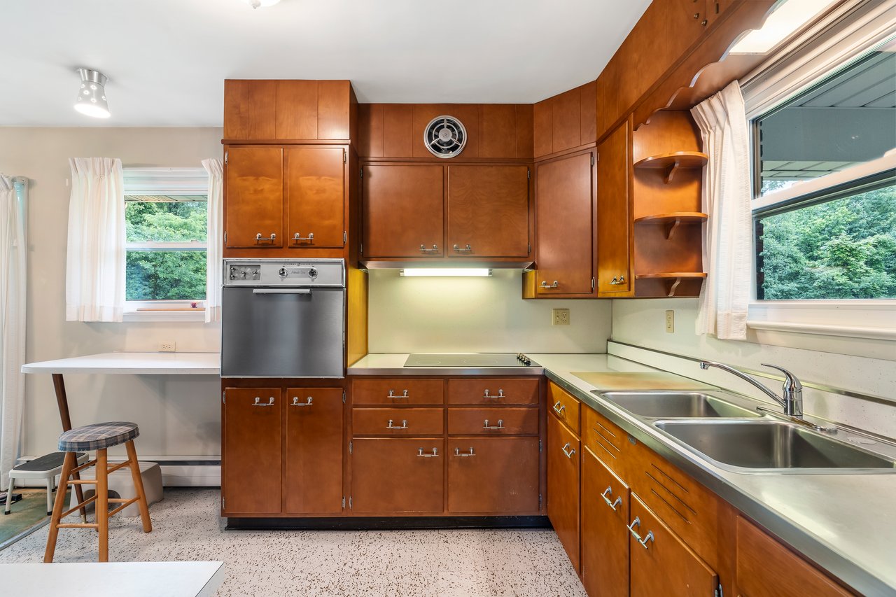 2186 Polk Valley Road