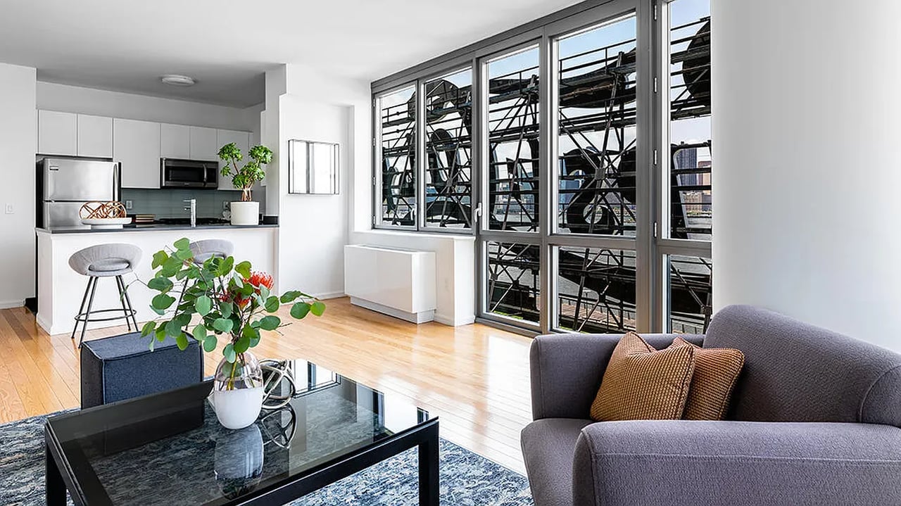 4610 Center Blvd #523