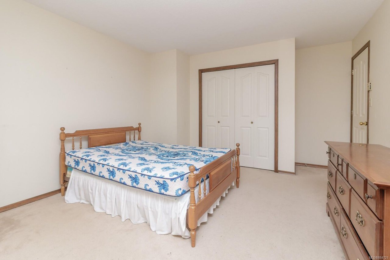 2270 Arbutus Rd