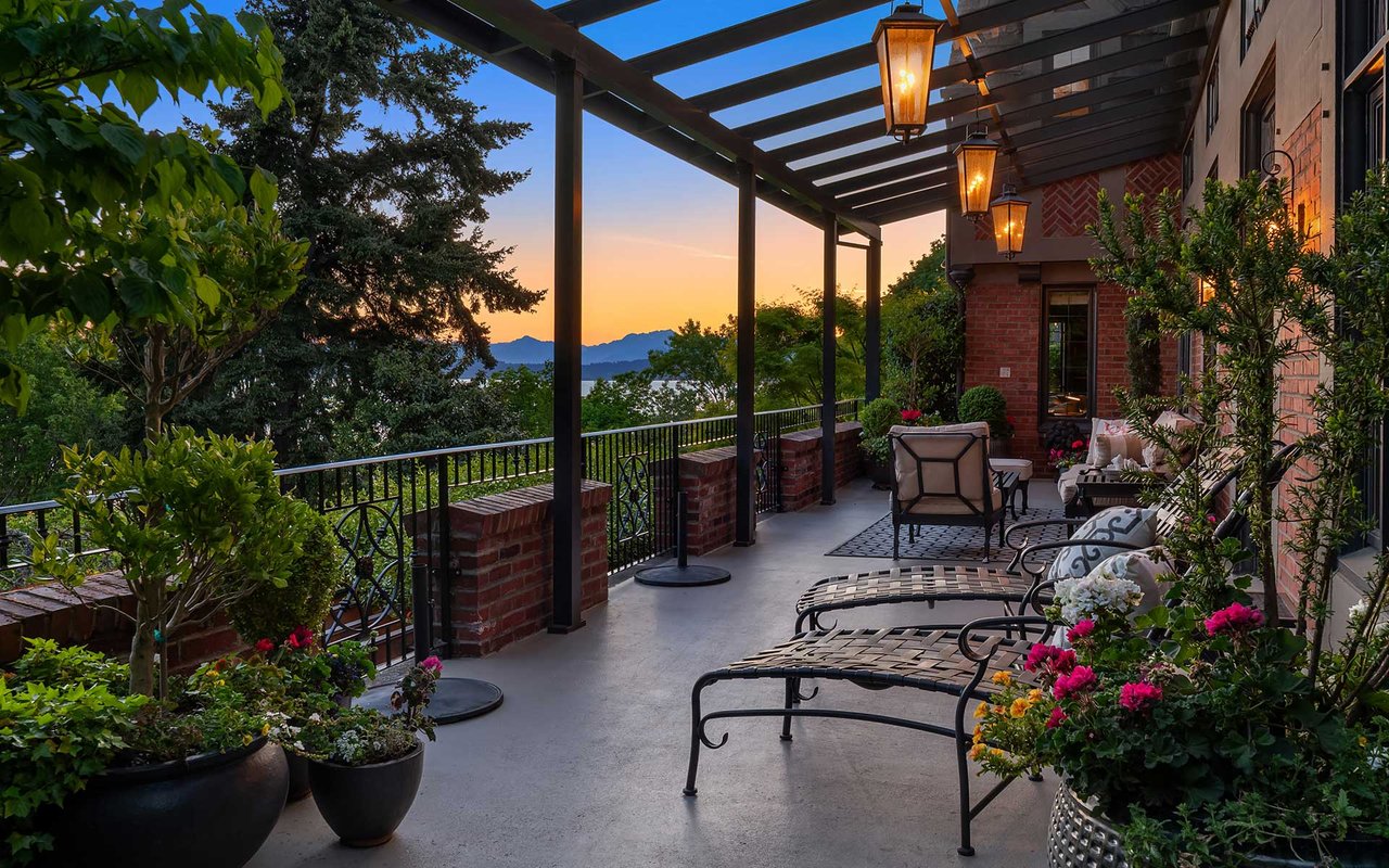 Historic Waterfront Estate in Magnolia