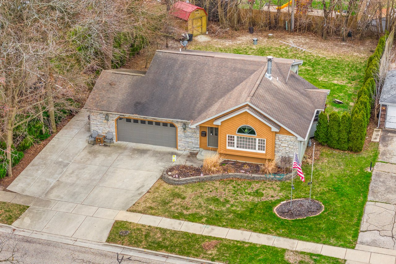 Vaulted Ceilings, Natural Light & Location—Welcome to 610 N Washington!