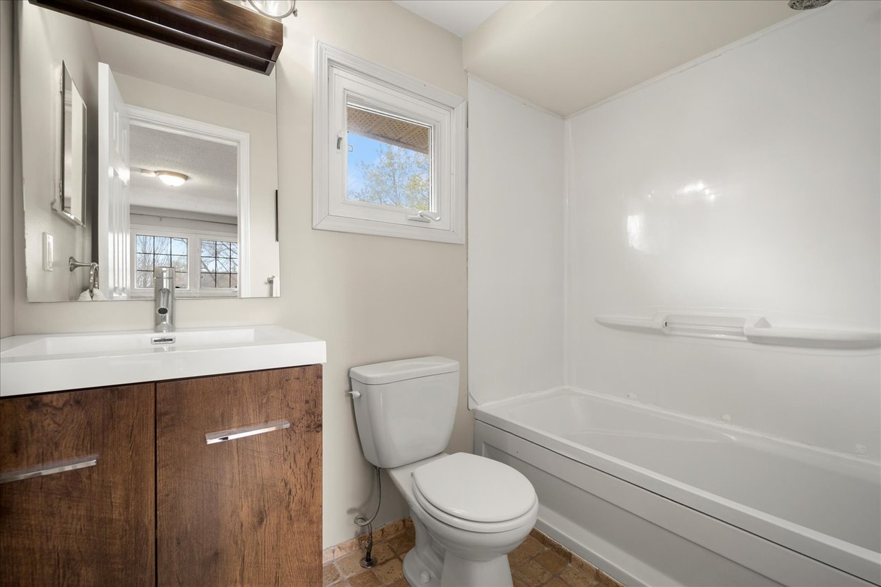438 Claremont Cres