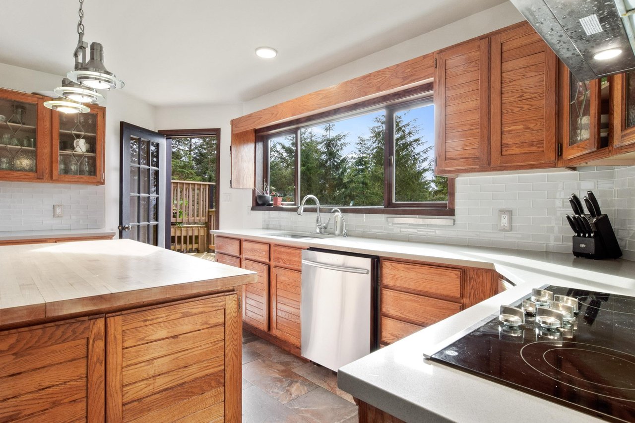 1557 Whitesails Dr