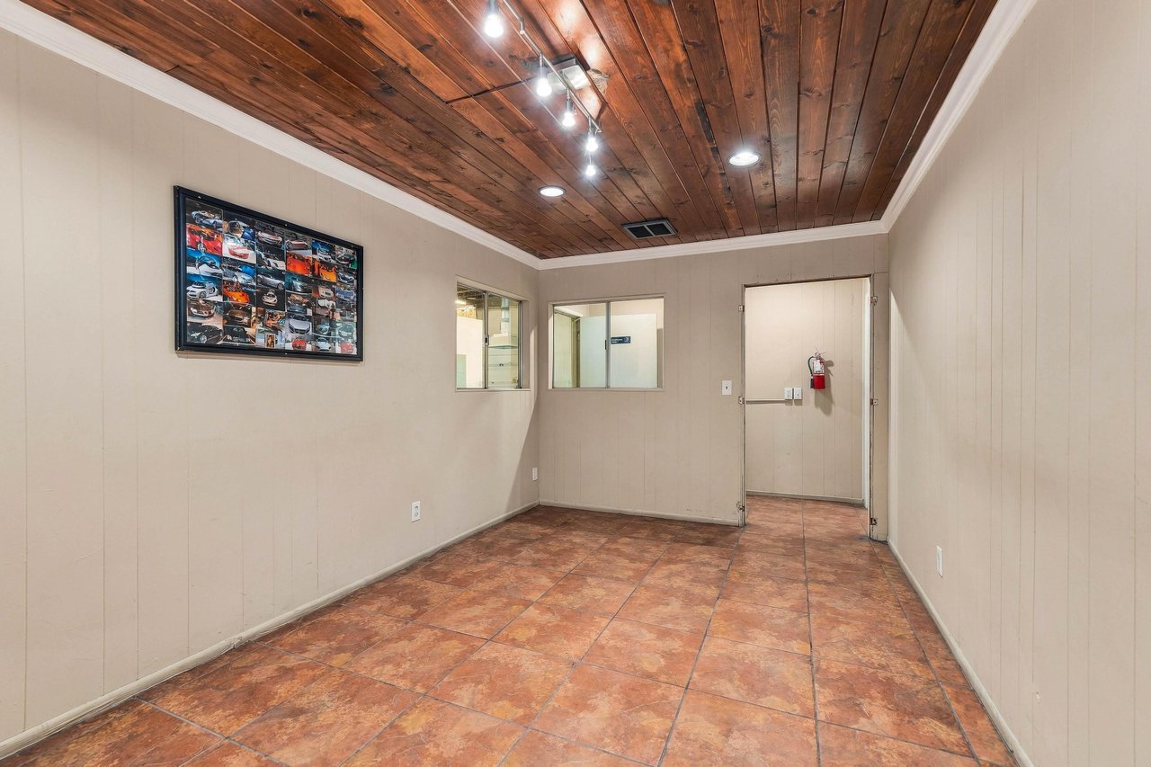 2823 N. San Fernando 