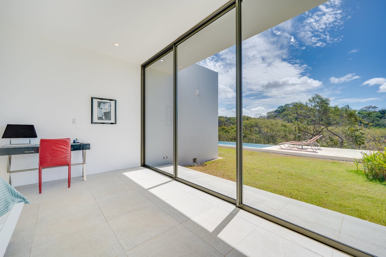 Finca Hermosa | Modern 3BR Luxury Villa with Infinity Pool in Exclusive Finca Panama Community