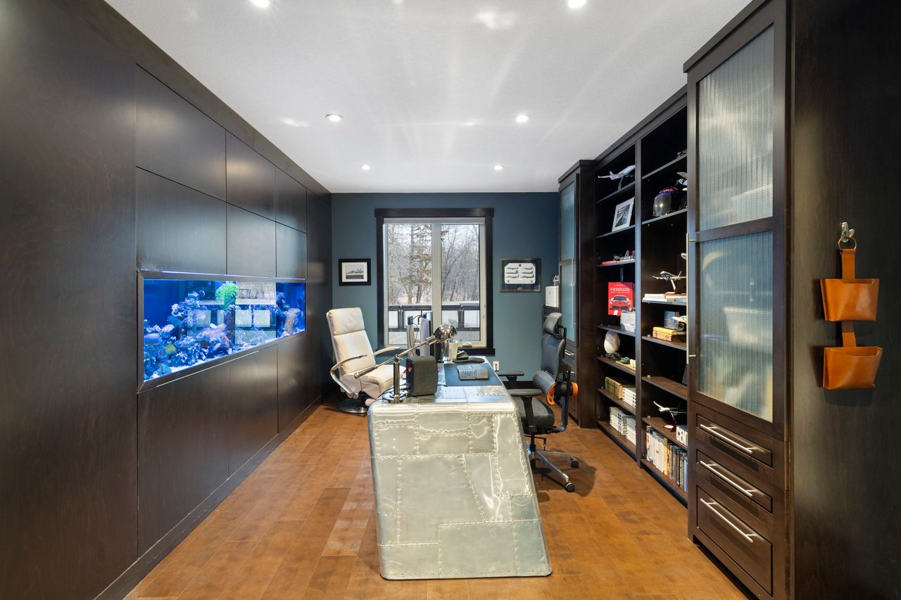 19 Bearspaw Ridge Crescent