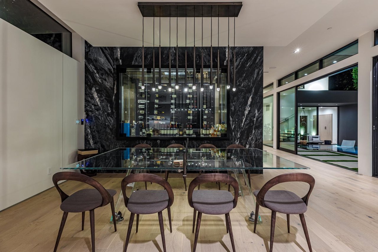 1172 N Doheny