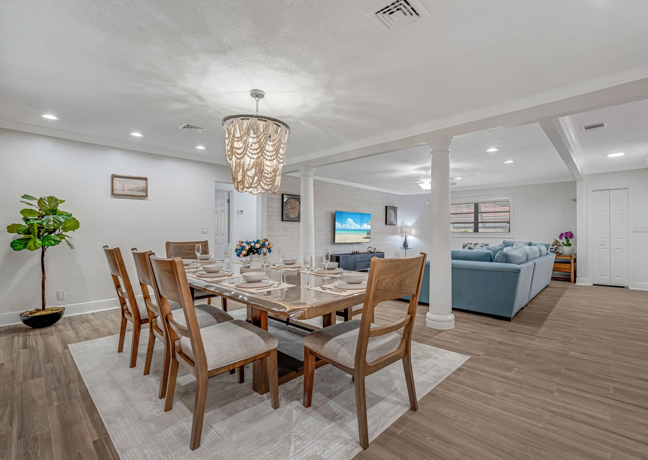 Dining room in Lake Worth Beach Airbnb