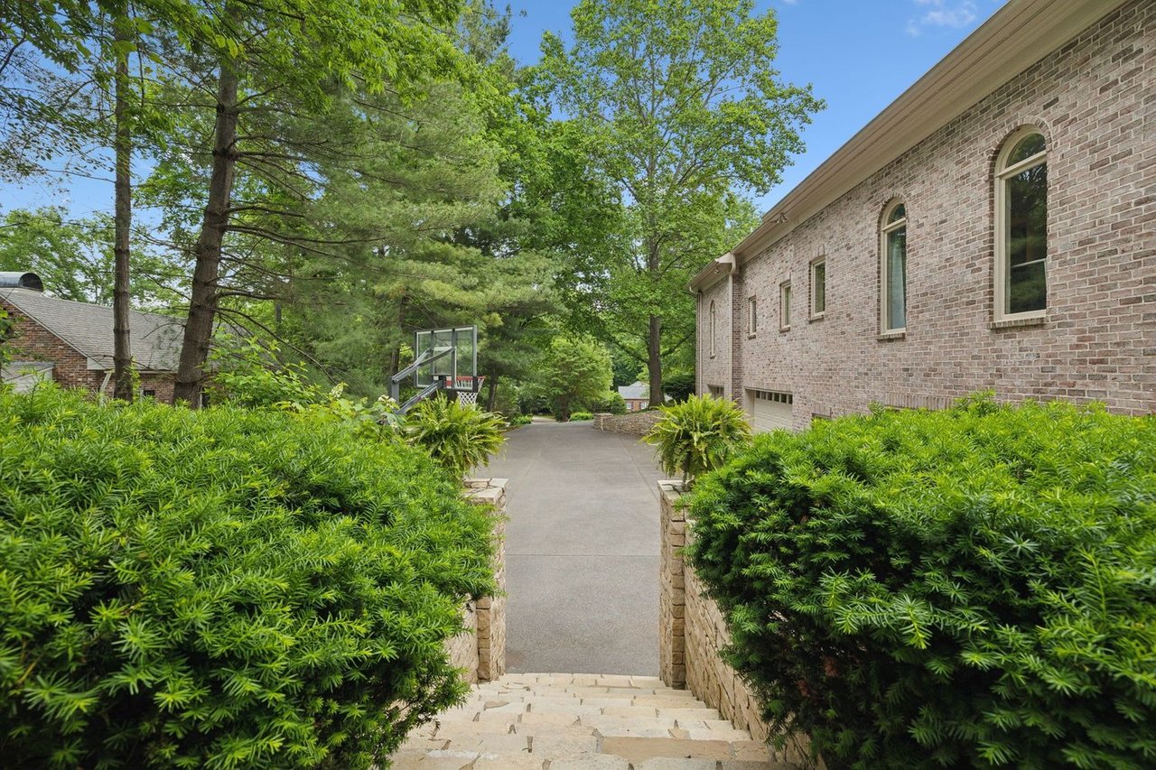 915 Calloway Dr