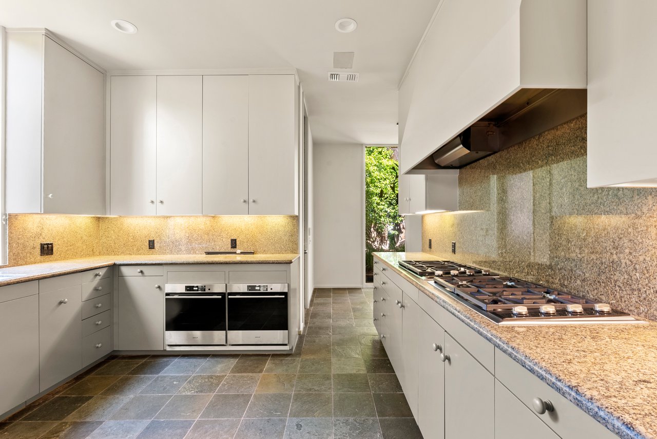 9032 Thrasher Ave, sunset strip