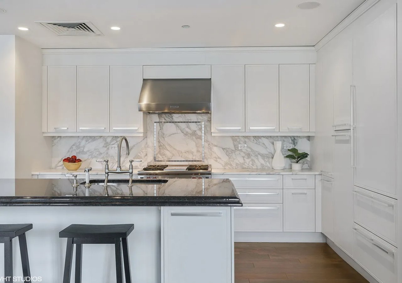11 E Walton St APT 3201