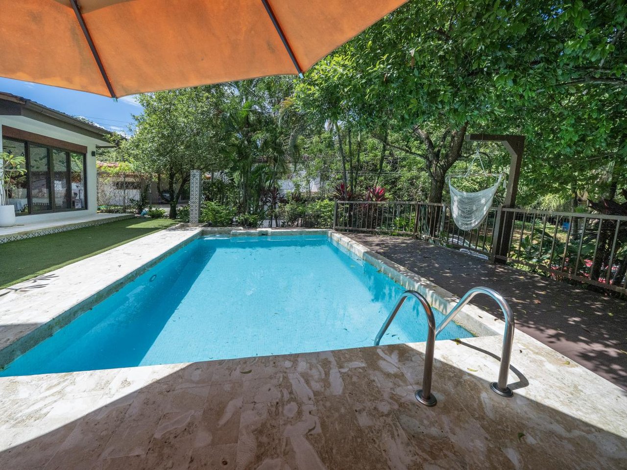 Casa Plumeria | Modern Elegance and Tropical Tranquility Near Tamarindo