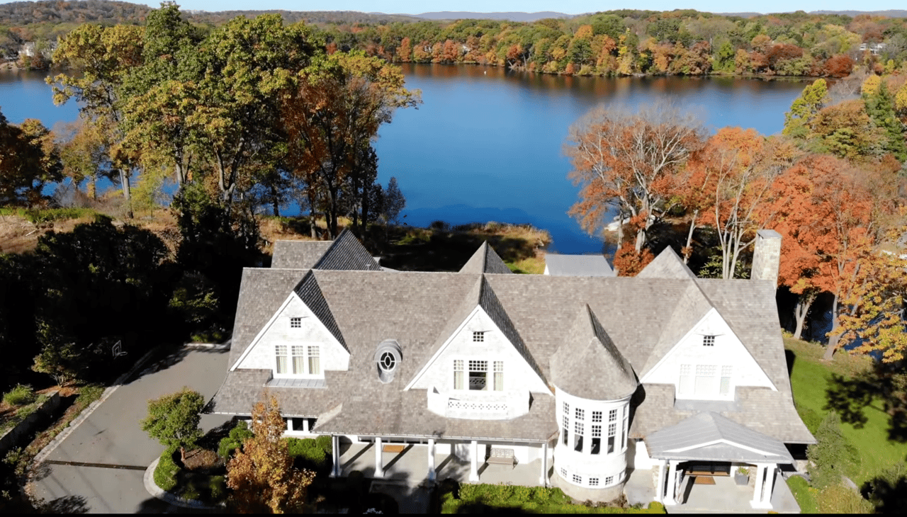  887 Scioto Dr, Franklin Lakes, NJ 